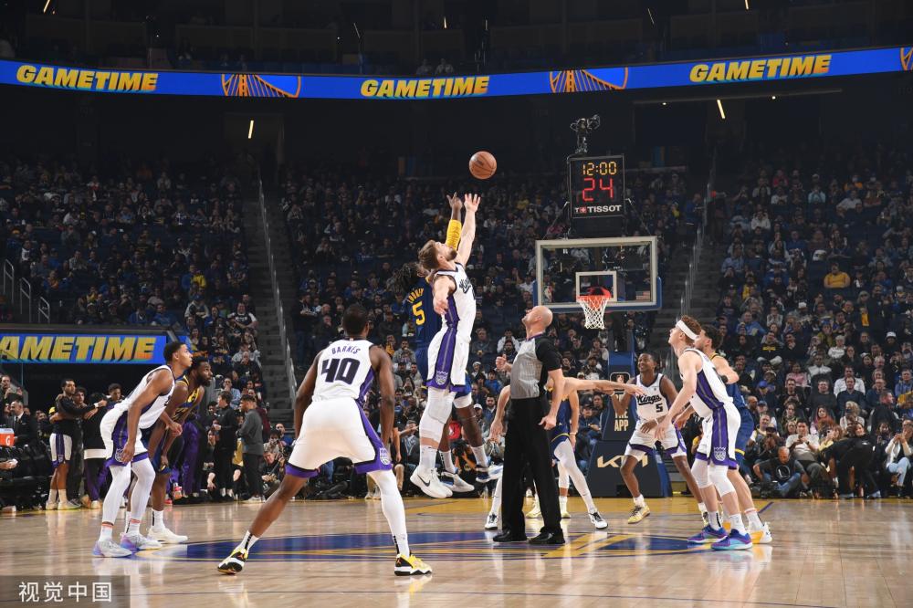 随着国际足 随着国际足