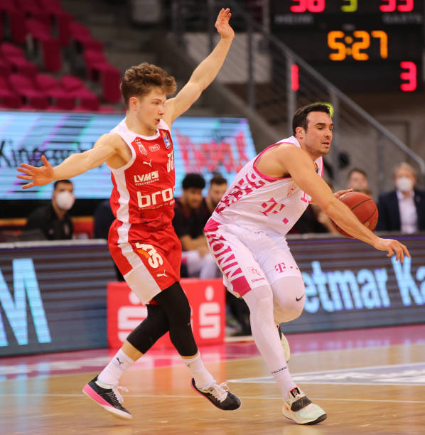 或通过战术 或通过战术